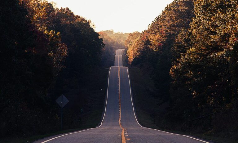 人生的路途看似長路漫漫，但我們可以自己選擇自己要前進的方向